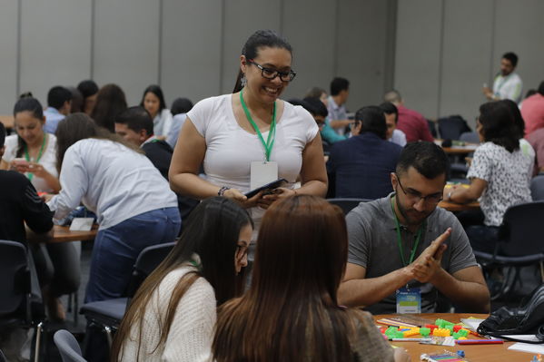 Innovar+
Innovar+
Fecha: 28 Mayo 2019.
Para descargar esta fotografía en alta resolución, haga clic sobre la imagen hasta que la misma se despliegue en la pantalla completa; luego dé clic derecho y elija la opción "guardar imagen como". 
En caso de publicación por cualquier medio, solicitamos acompañarla del crédito: "Foto EPM"
Palabras clave: Innovar+