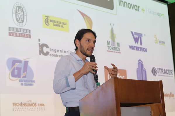 Innovar+
Innovar+
Fecha: 28 Mayo 2019.
Para descargar esta fotografía en alta resolución, haga clic sobre la imagen hasta que la misma se despliegue en la pantalla completa; luego dé clic derecho y elija la opción "guardar imagen como". 
En caso de publicación por cualquier medio, solicitamos acompañarla del crédito: "Foto EPM"
Palabras clave: Innovar+