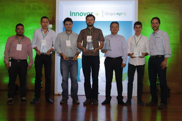 Innovar+
Innovar+
Fecha: 28 Mayo 2019.
Para descargar esta fotografía en alta resolución, haga clic sobre la imagen hasta que la misma se despliegue en la pantalla completa; luego dé clic derecho y elija la opción "guardar imagen como". 
En caso de publicación por cualquier medio, solicitamos acompañarla del crédito: "Foto EPM"
Palabras clave: Innovar+