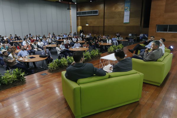 Innovar+
Innovar+
Fecha: 28 Mayo 2019.
Para descargar esta fotografía en alta resolución, haga clic sobre la imagen hasta que la misma se despliegue en la pantalla completa; luego dé clic derecho y elija la opción "guardar imagen como". 
En caso de publicación por cualquier medio, solicitamos acompañarla del crédito: "Foto EPM"
Palabras clave: Innovar+