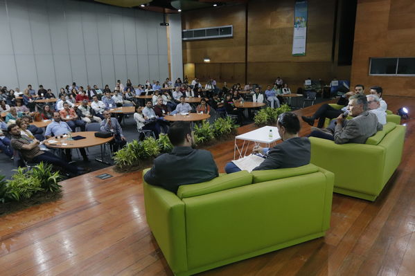 Innovar+
Innovar+
Fecha: 28 Mayo 2019.
Para descargar esta fotografía en alta resolución, haga clic sobre la imagen hasta que la misma se despliegue en la pantalla completa; luego dé clic derecho y elija la opción "guardar imagen como". 
En caso de publicación por cualquier medio, solicitamos acompañarla del crédito: "Foto EPM"
Palabras clave: Innovar+