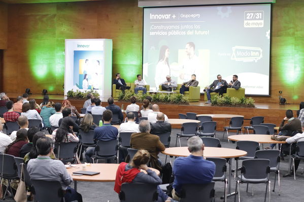 Innovar+
Innovar+
Fecha: 28 Mayo 2019.
Para descargar esta fotografía en alta resolución, haga clic sobre la imagen hasta que la misma se despliegue en la pantalla completa; luego dé clic derecho y elija la opción "guardar imagen como". 
En caso de publicación por cualquier medio, solicitamos acompañarla del crédito: "Foto EPM"
Palabras clave: Innovar+