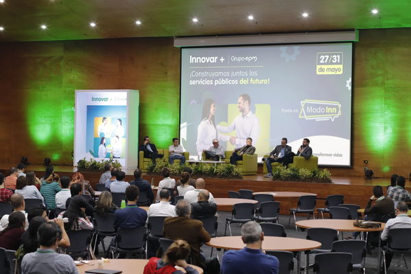Innovar+
Innovar+
Fecha: 28 Mayo 2019.
Para descargar esta fotografía en alta resolución, haga clic sobre la imagen hasta que la misma se despliegue en la pantalla completa; luego dé clic derecho y elija la opción "guardar imagen como". 
En caso de publicación por cualquier medio, solicitamos acompañarla del crédito: "Foto EPM"
Palabras clave: Innovar+