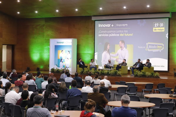 Innovar+
Innovar+
Fecha: 28 Mayo 2019.
Para descargar esta fotografía en alta resolución, haga clic sobre la imagen hasta que la misma se despliegue en la pantalla completa; luego dé clic derecho y elija la opción "guardar imagen como". 
En caso de publicación por cualquier medio, solicitamos acompañarla del crédito: "Foto EPM"
Palabras clave: Innovar+