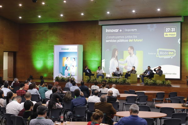 Innovar+
Innovar+
Fecha: 28 Mayo 2019.
Para descargar esta fotografía en alta resolución, haga clic sobre la imagen hasta que la misma se despliegue en la pantalla completa; luego dé clic derecho y elija la opción "guardar imagen como". 
En caso de publicación por cualquier medio, solicitamos acompañarla del crédito: "Foto EPM"
Palabras clave: Innovar+