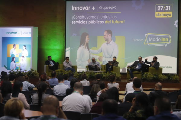 Innovar+
Innovar+
Fecha: 28 Mayo 2019.
Para descargar esta fotografía en alta resolución, haga clic sobre la imagen hasta que la misma se despliegue en la pantalla completa; luego dé clic derecho y elija la opción "guardar imagen como". 
En caso de publicación por cualquier medio, solicitamos acompañarla del crédito: "Foto EPM"
Palabras clave: Innovar+