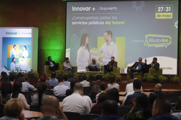 Innovar+
Innovar+
Fecha: 28 Mayo 2019.
Para descargar esta fotografía en alta resolución, haga clic sobre la imagen hasta que la misma se despliegue en la pantalla completa; luego dé clic derecho y elija la opción "guardar imagen como". 
En caso de publicación por cualquier medio, solicitamos acompañarla del crédito: "Foto EPM"
Palabras clave: Innovar+
