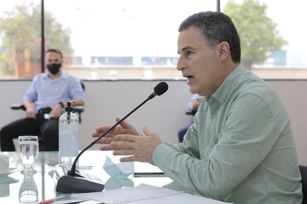 Rueda de prensa sobre brote de COVID19 Hidroituango y reunión con concejales de Medellin para presentar balance de finanzas primer trimestre del año
Rueda de prensa sobre brote de COVID19 Hidroituango y reunión con concejales de Medellin para presentar balance de finanzas primer trimestre del año
Fecha: Mayo 28 2020
Para descargar esta fotografía en alta resolución, haga clic sobre la imagen hasta que la misma se despliegue en la pantalla completa; luego dé clic derecho y elija la opción "guardar imagen como".
En caso de publicación por cualquier medio, solicitamos acompañarla del crédito: "Foto EPM"
Palabras clave: Rueda de prensa sobre brote de COVID19 Hidroituango y reunión con concejales de Medellin para presentar balance de finanzas primer trimestre del año