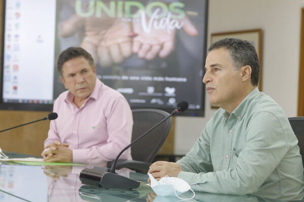 Rueda de prensa sobre brote de COVID19 Hidroituango y reunión con concejales de Medellin para presentar balance de finanzas primer trimestre del año
Rueda de prensa sobre brote de COVID19 Hidroituango y reunión con concejales de Medellin para presentar balance de finanzas primer trimestre del año
Fecha: Mayo 28 2020
Para descargar esta fotografía en alta resolución, haga clic sobre la imagen hasta que la misma se despliegue en la pantalla completa; luego dé clic derecho y elija la opción "guardar imagen como".
En caso de publicación por cualquier medio, solicitamos acompañarla del crédito: "Foto EPM"
Palabras clave: Rueda de prensa sobre brote de COVID19 Hidroituango y reunión con concejales de Medellin para presentar balance de finanzas primer trimestre del año