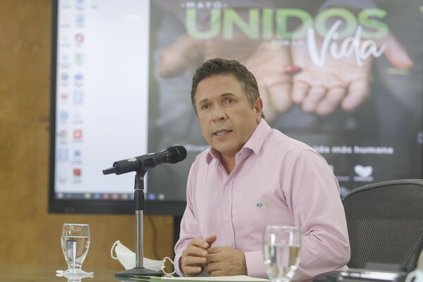 Rueda de prensa sobre brote de COVID19 Hidroituango y reunión con concejales de Medellin para presentar balance de finanzas primer trimestre del año
Rueda de prensa sobre brote de COVID19 Hidroituango y reunión con concejales de Medellin para presentar balance de finanzas primer trimestre del año
Fecha: Mayo 28 2020
Para descargar esta fotografía en alta resolución, haga clic sobre la imagen hasta que la misma se despliegue en la pantalla completa; luego dé clic derecho y elija la opción "guardar imagen como".
En caso de publicación por cualquier medio, solicitamos acompañarla del crédito: "Foto EPM"
Palabras clave: Rueda de prensa sobre brote de COVID19 Hidroituango y reunión con concejales de Medellin para presentar balance de finanzas primer trimestre del año