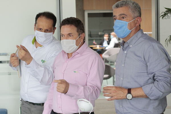 Rueda de prensa sobre brote de COVID19 Hidroituango y reunión con concejales de Medellin para presentar balance de finanzas primer trimestre del año
Rueda de prensa sobre brote de COVID19 Hidroituango y reunión con concejales de Medellin para presentar balance de finanzas primer trimestre del año
Fecha: Mayo 28 2020
Para descargar esta fotografía en alta resolución, haga clic sobre la imagen hasta que la misma se despliegue en la pantalla completa; luego dé clic derecho y elija la opción "guardar imagen como".
En caso de publicación por cualquier medio, solicitamos acompañarla del crédito: "Foto EPM"
Palabras clave: Rueda de prensa sobre brote de COVID19 Hidroituango y reunión con concejales de Medellin para presentar balance de finanzas primer trimestre del año