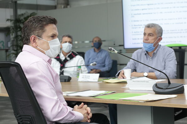 Rueda de prensa sobre brote de COVID19 Hidroituango y reunión con concejales de Medellin para presentar balance de finanzas primer trimestre del año
Rueda de prensa sobre brote de COVID19 Hidroituango y reunión con concejales de Medellin para presentar balance de finanzas primer trimestre del año
Fecha: Mayo 28 2020
Para descargar esta fotografía en alta resolución, haga clic sobre la imagen hasta que la misma se despliegue en la pantalla completa; luego dé clic derecho y elija la opción "guardar imagen como".
En caso de publicación por cualquier medio, solicitamos acompañarla del crédito: "Foto EPM"
Palabras clave: Rueda de prensa sobre brote de COVID19 Hidroituango y reunión con concejales de Medellin para presentar balance de finanzas primer trimestre del año