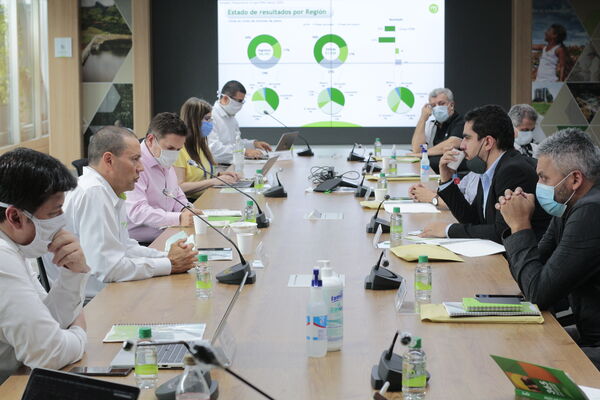 Rueda de prensa sobre brote de COVID19 Hidroituango y reunión con concejales de Medellin para presentar balance de finanzas primer trimestre del año
Rueda de prensa sobre brote de COVID19 Hidroituango y reunión con concejales de Medellin para presentar balance de finanzas primer trimestre del año
Fecha: Mayo 28 2020
Para descargar esta fotografía en alta resolución, haga clic sobre la imagen hasta que la misma se despliegue en la pantalla completa; luego dé clic derecho y elija la opción "guardar imagen como".
En caso de publicación por cualquier medio, solicitamos acompañarla del crédito: "Foto EPM"
Palabras clave: Rueda de prensa sobre brote de COVID19 Hidroituango y reunión con concejales de Medellin para presentar balance de finanzas primer trimestre del año