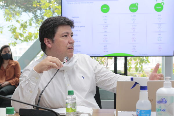 Rueda de prensa sobre brote de COVID19 Hidroituango y reunión con concejales de Medellin para presentar balance de finanzas primer trimestre del año
Rueda de prensa sobre brote de COVID19 Hidroituango y reunión con concejales de Medellin para presentar balance de finanzas primer trimestre del año
Fecha: Mayo 28 2020
Para descargar esta fotografía en alta resolución, haga clic sobre la imagen hasta que la misma se despliegue en la pantalla completa; luego dé clic derecho y elija la opción "guardar imagen como".
En caso de publicación por cualquier medio, solicitamos acompañarla del crédito: "Foto EPM"
Palabras clave: Rueda de prensa sobre brote de COVID19 Hidroituango y reunión con concejales de Medellin para presentar balance de finanzas primer trimestre del año