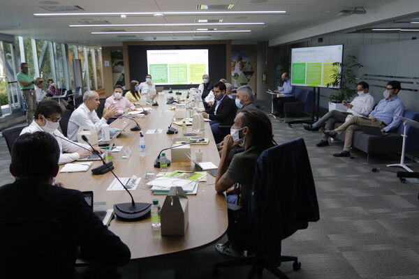 Rueda de prensa sobre brote de COVID19 Hidroituango y reunión con concejales de Medellin para presentar balance de finanzas primer trimestre del año
Rueda de prensa sobre brote de COVID19 Hidroituango y reunión con concejales de Medellin para presentar balance de finanzas primer trimestre del año
Fecha: Mayo 28 2020
Para descargar esta fotografía en alta resolución, haga clic sobre la imagen hasta que la misma se despliegue en la pantalla completa; luego dé clic derecho y elija la opción "guardar imagen como".
En caso de publicación por cualquier medio, solicitamos acompañarla del crédito: "Foto EPM"
Palabras clave: Rueda de prensa sobre brote de COVID19 Hidroituango y reunión con concejales de Medellin para presentar balance de finanzas primer trimestre del año