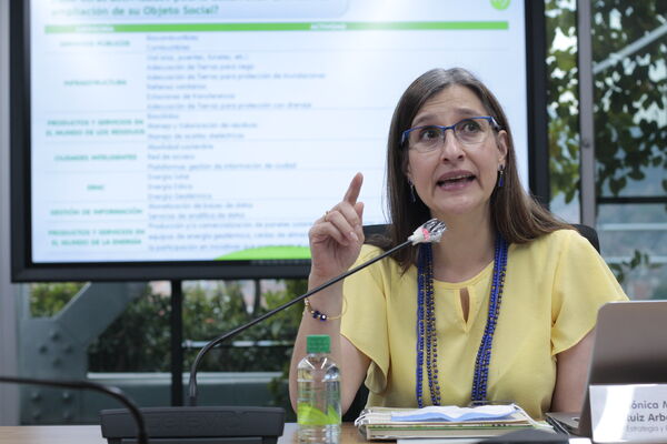 Rueda de prensa sobre brote de COVID19 Hidroituango y reunión con concejales de Medellin para presentar balance de finanzas primer trimestre del año
Rueda de prensa sobre brote de COVID19 Hidroituango y reunión con concejales de Medellin para presentar balance de finanzas primer trimestre del año
Fecha: Mayo 28 2020
Para descargar esta fotografía en alta resolución, haga clic sobre la imagen hasta que la misma se despliegue en la pantalla completa; luego dé clic derecho y elija la opción "guardar imagen como".
En caso de publicación por cualquier medio, solicitamos acompañarla del crédito: "Foto EPM"
Palabras clave: Rueda de prensa sobre brote de COVID19 Hidroituango y reunión con concejales de Medellin para presentar balance de finanzas primer trimestre del año