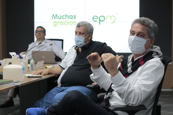 Rueda de prensa sobre brote de COVID19 Hidroituango y reunión con concejales de Medellin para presentar balance de finanzas primer trimestre del año
Rueda de prensa sobre brote de COVID19 Hidroituango y reunión con concejales de Medellin para presentar balance de finanzas primer trimestre del año
Fecha: Mayo 28 2020
Para descargar esta fotografía en alta resolución, haga clic sobre la imagen hasta que la misma se despliegue en la pantalla completa; luego dé clic derecho y elija la opción "guardar imagen como".
En caso de publicación por cualquier medio, solicitamos acompañarla del crédito: "Foto EPM"
Palabras clave: Rueda de prensa sobre brote de COVID19 Hidroituango y reunión con concejales de Medellin para presentar balance de finanzas primer trimestre del año