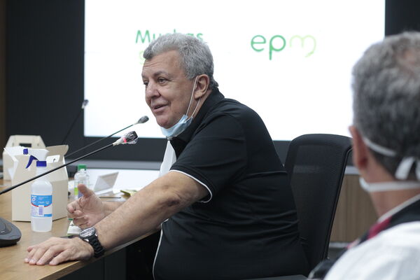 Rueda de prensa sobre brote de COVID19 Hidroituango y reunión con concejales de Medellin para presentar balance de finanzas primer trimestre del año
Rueda de prensa sobre brote de COVID19 Hidroituango y reunión con concejales de Medellin para presentar balance de finanzas primer trimestre del año
Fecha: Mayo 28 2020
Para descargar esta fotografía en alta resolución, haga clic sobre la imagen hasta que la misma se despliegue en la pantalla completa; luego dé clic derecho y elija la opción "guardar imagen como".
En caso de publicación por cualquier medio, solicitamos acompañarla del crédito: "Foto EPM"
Palabras clave: Rueda de prensa sobre brote de COVID19 Hidroituango y reunión con concejales de Medellin para presentar balance de finanzas primer trimestre del año