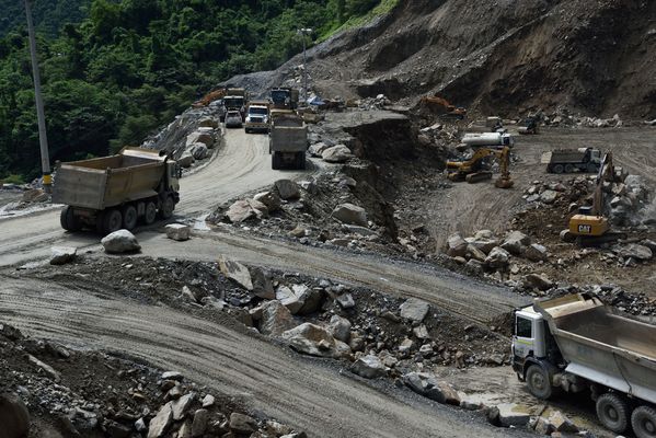 Cantera embalse Hidroituango
Contingencia Hidroituango.  
Fecha: Mayo 29 2018.
Para descargar esta fotografía en alta resolución, haga clic sobre la imagen hasta que la misma se despliegue en la pantalla completa; luego dé clic derecho y elija la opción "guardar imagen como". 
En caso de publicación por cualquier medio, solicitamos acompañarla del crédito: "Foto EPM"
Palabras clave: Cantera embalse Hidroituango