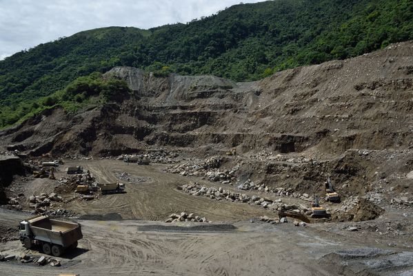 Cantera embalse Hidroituango
Contingencia Hidroituango.  
Fecha: Mayo 29 2018.
Para descargar esta fotografía en alta resolución, haga clic sobre la imagen hasta que la misma se despliegue en la pantalla completa; luego dé clic derecho y elija la opción "guardar imagen como". 
En caso de publicación por cualquier medio, solicitamos acompañarla del crédito: "Foto EPM"
Palabras clave: Cantera embalse Hidroituango