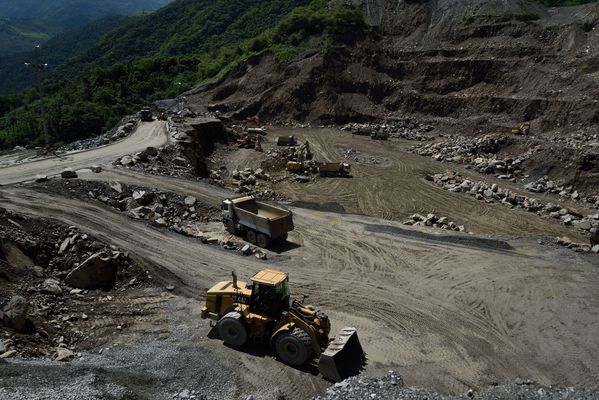 Cantera embalse Hidroituango
Contingencia Hidroituango.  
Fecha: Mayo 29 2018.
Para descargar esta fotografía en alta resolución, haga clic sobre la imagen hasta que la misma se despliegue en la pantalla completa; luego dé clic derecho y elija la opción "guardar imagen como". 
En caso de publicación por cualquier medio, solicitamos acompañarla del crédito: "Foto EPM"
Palabras clave: Cantera embalse Hidroituango