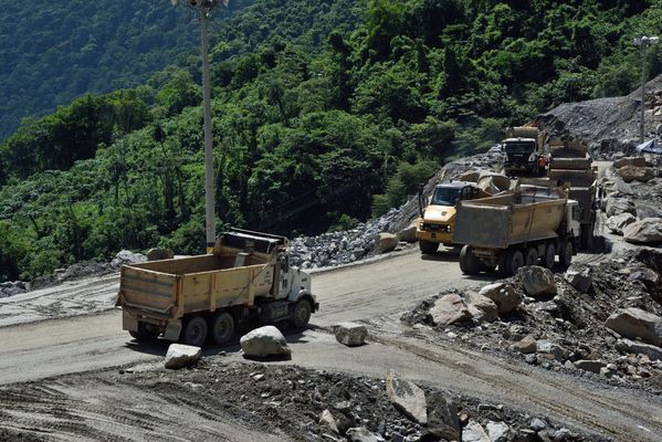 Cantera embalse Hidroituango
Contingencia Hidroituango.  
Fecha: Mayo 29 2018.
Para descargar esta fotografía en alta resolución, haga clic sobre la imagen hasta que la misma se despliegue en la pantalla completa; luego dé clic derecho y elija la opción "guardar imagen como". 
En caso de publicación por cualquier medio, solicitamos acompañarla del crédito: "Foto EPM"
Palabras clave: Cantera embalse Hidroituango