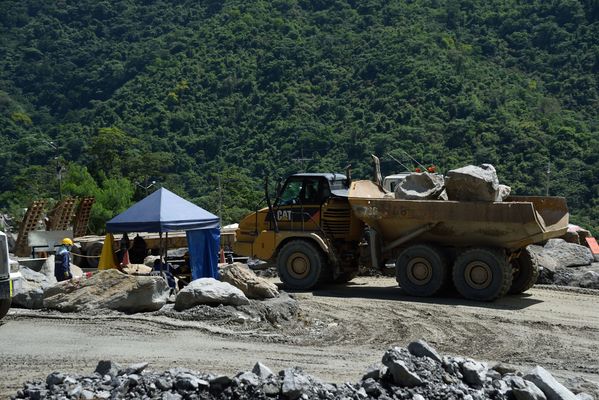 Cantera embalse Hidroituango
Contingencia Hidroituango.  
Fecha: Mayo 29 2018.
Para descargar esta fotografía en alta resolución, haga clic sobre la imagen hasta que la misma se despliegue en la pantalla completa; luego dé clic derecho y elija la opción "guardar imagen como". 
En caso de publicación por cualquier medio, solicitamos acompañarla del crédito: "Foto EPM"
Palabras clave: Cantera embalse Hidroituango