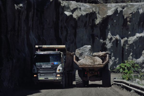 Cantera embalse Hidroituango
Contingencia Hidroituango.  
Fecha: Mayo 29 2018.
Para descargar esta fotografía en alta resolución, haga clic sobre la imagen hasta que la misma se despliegue en la pantalla completa; luego dé clic derecho y elija la opción "guardar imagen como". 
En caso de publicación por cualquier medio, solicitamos acompañarla del crédito: "Foto EPM"
Palabras clave: Cantera embalse Hidroituango