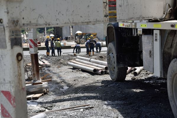 Contingencia Hidroituango trabajos vertedero
Contingencia Hidroituango, trabajos vertedero.  
Fecha: Mayo 29 2018.
Para descargar esta fotografía en alta resolución, haga clic sobre la imagen hasta que la misma se despliegue en la pantalla completa; luego dé clic derecho y elija la opción "guardar imagen como". 
En caso de publicación por cualquier medio, solicitamos acompañarla del crédito: "Foto EPM"
Palabras clave: Contingencia Hidroituango trabajos vertedero