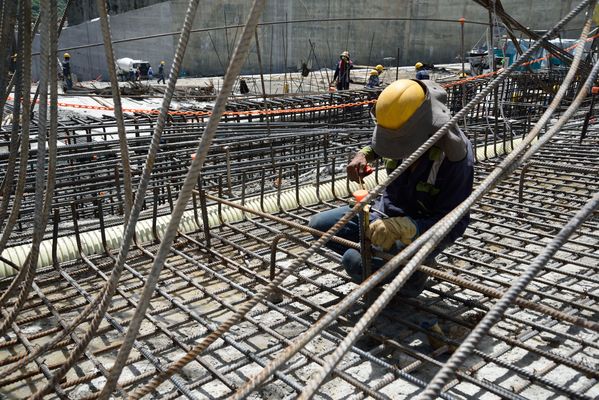 Contingencia Hidroituango trabajos vertedero
Contingencia Hidroituango, trabajos vertedero.  
Fecha: Mayo 29 2018.
Para descargar esta fotografía en alta resolución, haga clic sobre la imagen hasta que la misma se despliegue en la pantalla completa; luego dé clic derecho y elija la opción "guardar imagen como". 
En caso de publicación por cualquier medio, solicitamos acompañarla del crédito: "Foto EPM"
Palabras clave: Contingencia Hidroituango trabajos vertedero