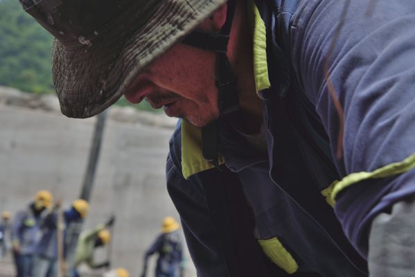 Contingencia Hidroituango trabajos vertedero
Contingencia Hidroituango, trabajos vertedero.  
Fecha: Mayo 29 2018.
Para descargar esta fotografía en alta resolución, haga clic sobre la imagen hasta que la misma se despliegue en la pantalla completa; luego dé clic derecho y elija la opción "guardar imagen como". 
En caso de publicación por cualquier medio, solicitamos acompañarla del crédito: "Foto EPM"
Palabras clave: Contingencia Hidroituango trabajos vertedero