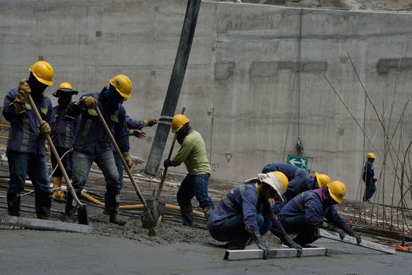 Contingencia Hidroituango trabajos vertedero
Contingencia Hidroituango, trabajos vertedero.  
Fecha: Mayo 29 2018.
Para descargar esta fotografía en alta resolución, haga clic sobre la imagen hasta que la misma se despliegue en la pantalla completa; luego dé clic derecho y elija la opción "guardar imagen como". 
En caso de publicación por cualquier medio, solicitamos acompañarla del crédito: "Foto EPM"
Palabras clave: Contingencia Hidroituango trabajos vertedero