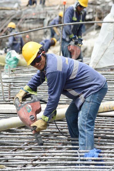 Contingencia Hidroituango trabajos vertedero
Contingencia Hidroituango, trabajos vertedero.  
Fecha: Mayo 29 2018.
Para descargar esta fotografía en alta resolución, haga clic sobre la imagen hasta que la misma se despliegue en la pantalla completa; luego dé clic derecho y elija la opción "guardar imagen como". 
En caso de publicación por cualquier medio, solicitamos acompañarla del crédito: "Foto EPM"
Palabras clave: Contingencia Hidroituango trabajos vertedero