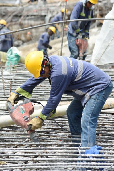 Contingencia Hidroituango trabajos vertedero
Contingencia Hidroituango, trabajos vertedero.  
Fecha: Mayo 29 2018.
Para descargar esta fotografía en alta resolución, haga clic sobre la imagen hasta que la misma se despliegue en la pantalla completa; luego dé clic derecho y elija la opción "guardar imagen como". 
En caso de publicación por cualquier medio, solicitamos acompañarla del crédito: "Foto EPM"
Palabras clave: Contingencia Hidroituango trabajos vertedero