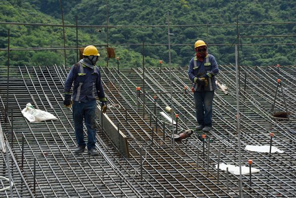 Contingencia Hidroituango trabajos vertedero
Contingencia Hidroituango, trabajos vertedero.  
Fecha: Mayo 29 2018.
Para descargar esta fotografía en alta resolución, haga clic sobre la imagen hasta que la misma se despliegue en la pantalla completa; luego dé clic derecho y elija la opción "guardar imagen como". 
En caso de publicación por cualquier medio, solicitamos acompañarla del crédito: "Foto EPM"
Palabras clave: Contingencia Hidroituango trabajos vertedero