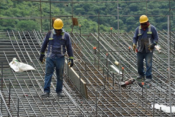 Contingencia Hidroituango trabajos vertedero
Contingencia Hidroituango, trabajos vertedero.  
Fecha: Mayo 29 2018.
Para descargar esta fotografía en alta resolución, haga clic sobre la imagen hasta que la misma se despliegue en la pantalla completa; luego dé clic derecho y elija la opción "guardar imagen como". 
En caso de publicación por cualquier medio, solicitamos acompañarla del crédito: "Foto EPM"
Palabras clave: Contingencia Hidroituango trabajos vertedero