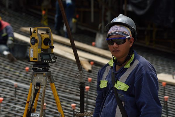 Contingencia Hidroituango trabajos vertedero
Contingencia Hidroituango, trabajos vertedero.  
Fecha: Mayo 29 2018.
Para descargar esta fotografía en alta resolución, haga clic sobre la imagen hasta que la misma se despliegue en la pantalla completa; luego dé clic derecho y elija la opción "guardar imagen como". 
En caso de publicación por cualquier medio, solicitamos acompañarla del crédito: "Foto EPM"
Palabras clave: Contingencia Hidroituango trabajos vertedero