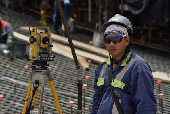 Contingencia Hidroituango trabajos vertedero
Contingencia Hidroituango, trabajos vertedero.  
Fecha: Mayo 29 2018.
Para descargar esta fotografía en alta resolución, haga clic sobre la imagen hasta que la misma se despliegue en la pantalla completa; luego dé clic derecho y elija la opción "guardar imagen como". 
En caso de publicación por cualquier medio, solicitamos acompañarla del crédito: "Foto EPM"
Palabras clave: Contingencia Hidroituango trabajos vertedero