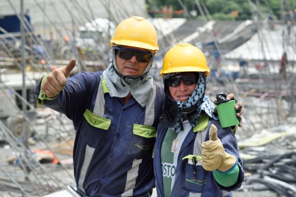 Contingencia Hidroituango trabajos vertedero
Contingencia Hidroituango, trabajos vertedero.  
Fecha: Mayo 29 2018.
Para descargar esta fotografía en alta resolución, haga clic sobre la imagen hasta que la misma se despliegue en la pantalla completa; luego dé clic derecho y elija la opción "guardar imagen como". 
En caso de publicación por cualquier medio, solicitamos acompañarla del crédito: "Foto EPM"
Palabras clave: Contingencia Hidroituango trabajos vertedero