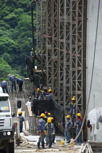 Contingencia Hidroituango trabajos vertedero
Contingencia Hidroituango, trabajos vertedero.  
Fecha: Mayo 29 2018.
Para descargar esta fotografía en alta resolución, haga clic sobre la imagen hasta que la misma se despliegue en la pantalla completa; luego dé clic derecho y elija la opción "guardar imagen como". 
En caso de publicación por cualquier medio, solicitamos acompañarla del crédito: "Foto EPM"
Palabras clave: Contingencia Hidroituango trabajos vertedero