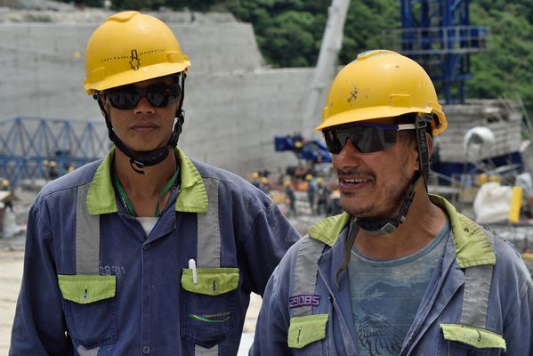 Contingencia Hidroituango trabajos vertedero
Contingencia Hidroituango, trabajos vertedero.  
Fecha: Mayo 29 2018.
Para descargar esta fotografía en alta resolución, haga clic sobre la imagen hasta que la misma se despliegue en la pantalla completa; luego dé clic derecho y elija la opción "guardar imagen como". 
En caso de publicación por cualquier medio, solicitamos acompañarla del crédito: "Foto EPM"
Palabras clave: Contingencia Hidroituango trabajos vertedero