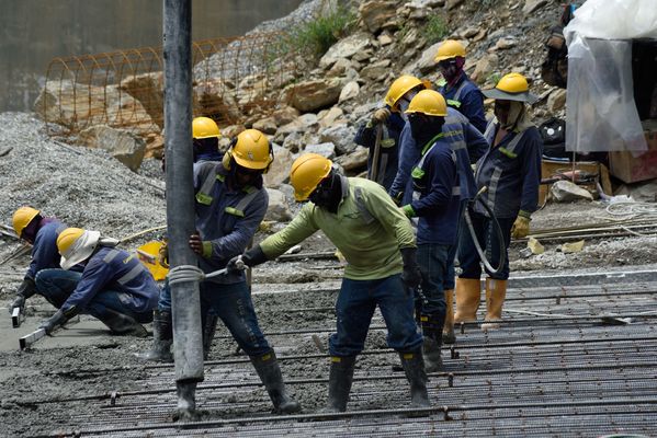 Contingencia Hidroituango trabajos vertedero
Contingencia Hidroituango, trabajos vertedero.  
Fecha: Mayo 29 2018.
Para descargar esta fotografía en alta resolución, haga clic sobre la imagen hasta que la misma se despliegue en la pantalla completa; luego dé clic derecho y elija la opción "guardar imagen como". 
En caso de publicación por cualquier medio, solicitamos acompañarla del crédito: "Foto EPM"
Palabras clave: Contingencia Hidroituango trabajos vertedero