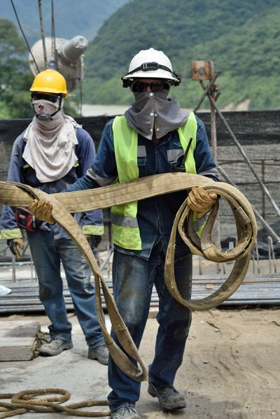 Contingencia Hidroituango trabajos vertedero
Contingencia Hidroituango, trabajos vertedero.  
Fecha: Mayo 29 2018.
Para descargar esta fotografía en alta resolución, haga clic sobre la imagen hasta que la misma se despliegue en la pantalla completa; luego dé clic derecho y elija la opción "guardar imagen como". 
En caso de publicación por cualquier medio, solicitamos acompañarla del crédito: "Foto EPM"
Palabras clave: Contingencia Hidroituango trabajos vertedero