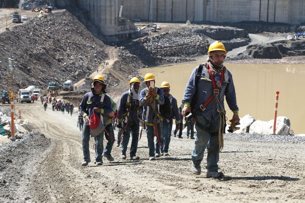 trabajadores obra proyectos relacionados Hidroituango
trabajadores de obra en proyectos relacionados con Hidroituango
Fecha: Mayo 29 2018.
Para descargar esta fotografía en alta resolución, haga clic sobre la imagen hasta que la misma se despliegue en la pantalla completa; luego dé clic derecho y elija la opción "guardar imagen como". 
En caso de publicación por cualquier medio, solicitamos acompañarla del crédito: "Foto EPM"
Palabras clave: trabajadores obra proyectos relacionados Hidroituango