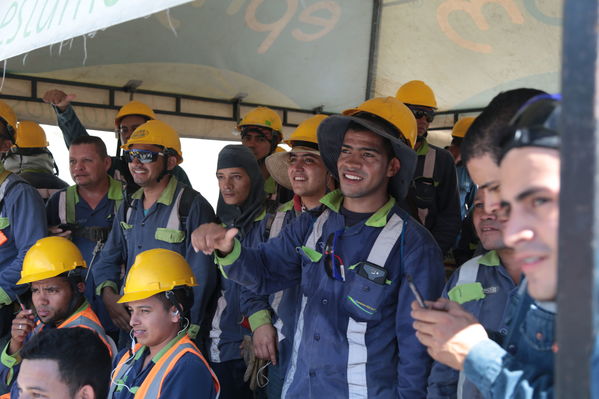 trabajadores obra proyectos relacionados Hidroituango
trabajadores de obra en proyectos relacionados con Hidroituango
Fecha: Mayo 29 2018.
Para descargar esta fotografía en alta resolución, haga clic sobre la imagen hasta que la misma se despliegue en la pantalla completa; luego dé clic derecho y elija la opción "guardar imagen como". 
En caso de publicación por cualquier medio, solicitamos acompañarla del crédito: "Foto EPM"
Palabras clave: trabajadores obra proyectos relacionados Hidroituango