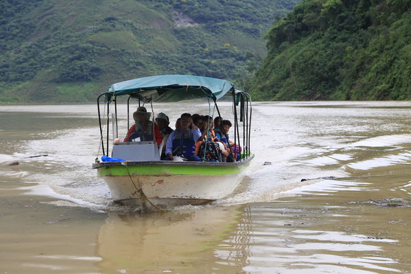 Transporte lancha cabecera municipal Ituango
Contingencia Hidroituango.  
Fecha: Mayo 29 2018.
Para descargar esta fotografía en alta resolución, haga clic sobre la imagen hasta que la misma se despliegue en la pantalla completa; luego dé clic derecho y elija la opción "guardar imagen como". 
En caso de publicación por cualquier medio, solicitamos acompañarla del crédito: "Foto EPM"
Palabras clave: Transporte lancha cabecera municipal Ituango