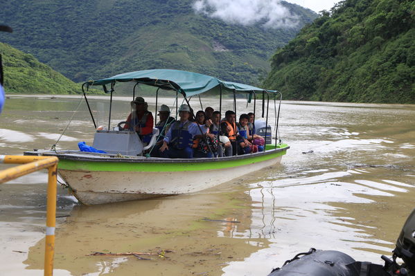 Transporte lancha cabecera municipal Ituango
Contingencia Hidroituango.  
Fecha: Mayo 29 2018.
Para descargar esta fotografía en alta resolución, haga clic sobre la imagen hasta que la misma se despliegue en la pantalla completa; luego dé clic derecho y elija la opción "guardar imagen como". 
En caso de publicación por cualquier medio, solicitamos acompañarla del crédito: "Foto EPM"
Palabras clave: Transporte lancha cabecera municipal Ituango