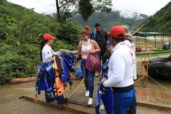 Transporte lancha cabecera municipal Ituango
Contingencia Hidroituango.  
Fecha: Mayo 29 2018.
Para descargar esta fotografía en alta resolución, haga clic sobre la imagen hasta que la misma se despliegue en la pantalla completa; luego dé clic derecho y elija la opción "guardar imagen como". 
En caso de publicación por cualquier medio, solicitamos acompañarla del crédito: "Foto EPM"
Palabras clave: Transporte lancha cabecera municipal Ituango