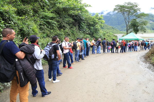 Transporte lancha cabecera municipal Ituango
Contingencia Hidroituango.  
Fecha: Mayo 29 2018.
Para descargar esta fotografía en alta resolución, haga clic sobre la imagen hasta que la misma se despliegue en la pantalla completa; luego dé clic derecho y elija la opción "guardar imagen como". 
En caso de publicación por cualquier medio, solicitamos acompañarla del crédito: "Foto EPM"
Palabras clave: Transporte lancha cabecera municipal Ituango