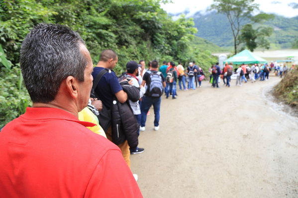 Transporte lancha cabecera municipal Ituango
Contingencia Hidroituango.  
Fecha: Mayo 29 2018.
Para descargar esta fotografía en alta resolución, haga clic sobre la imagen hasta que la misma se despliegue en la pantalla completa; luego dé clic derecho y elija la opción "guardar imagen como". 
En caso de publicación por cualquier medio, solicitamos acompañarla del crédito: "Foto EPM"
Palabras clave: Transporte lancha cabecera municipal Ituango